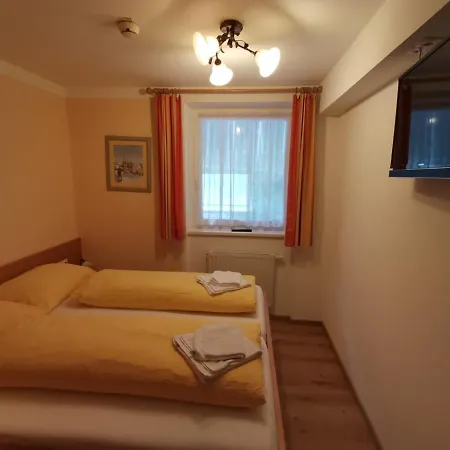 Hotel apartamentowy Laura *